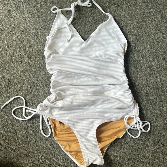 Albertine One Piece White Swimsuit, size T1 / small - Picture 11 of 12